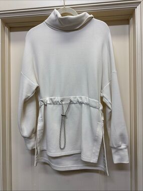 Varley Cream Cozy Sweatshirt with Branded Neck Tag